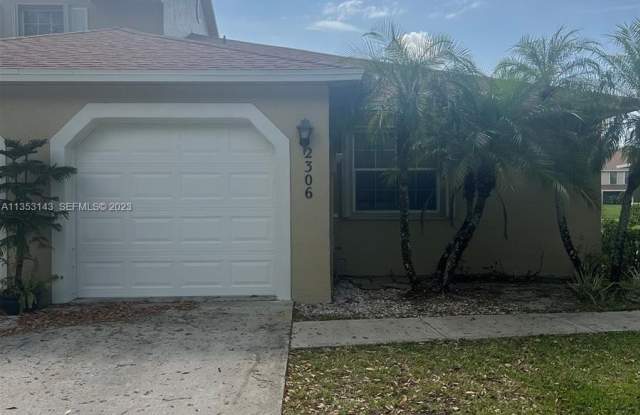 2306 Maplewood Drive photos photos