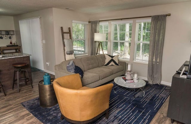Fairlane Woods Apartments Gallery 3