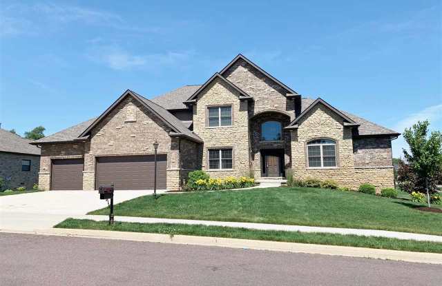 11015 N HUNTERS TRAIL Court - 11015 N Hunters Trail Ct, Peoria, IL 61525