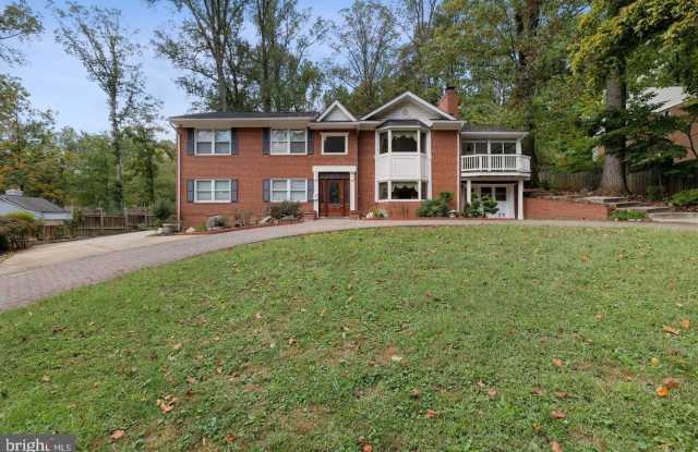 6421 WOODVILLE Drive Gallery 1