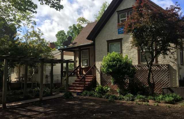 **RESERVE NOW FOR SUMMER 2026* * Great 5 Bedroom house close to Downtown photos photos