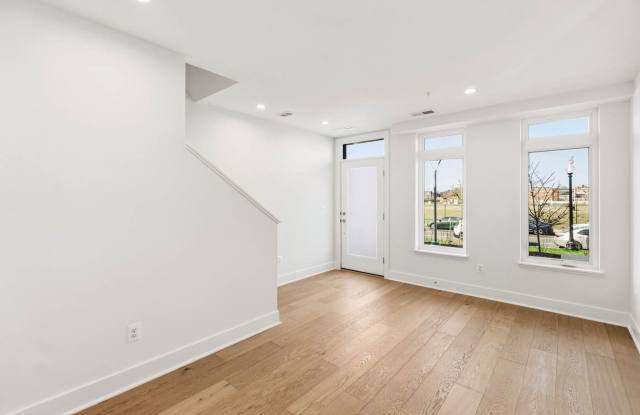 Reservoir District Townhome | 3 Bed + Den | 3.5 Bath | 1,800 Sf | Large Private Rooftop Deck & Balcony | 1 Car Garage photos photos