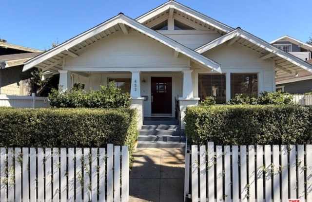 652 Woodlawn Ave photos photos