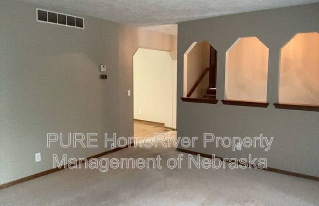 6723 Woodbine Cir Gallery 3