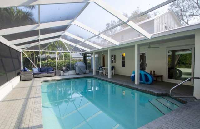 535 Honeysuckle Lane photos photos