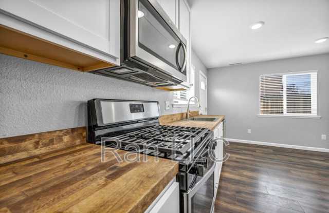 229 W Pueblo Gallery 4
