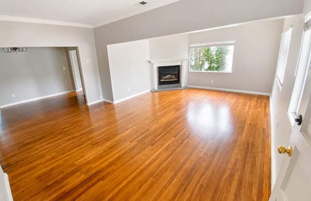 Spacious Kensington Home with Hardwood Floors and Fireplace Gallery 3