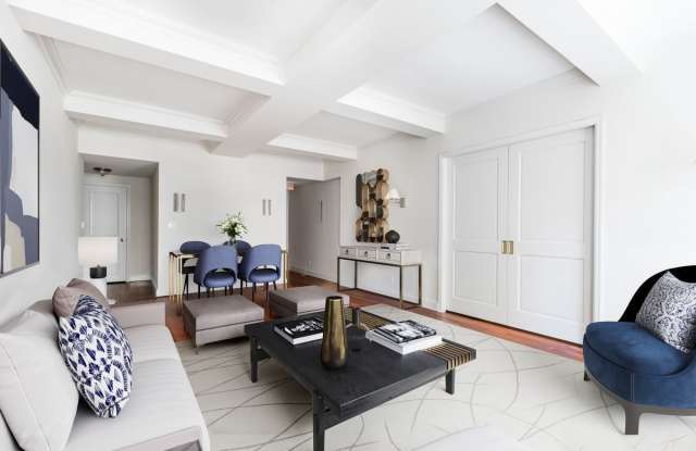 1049 Fifth Avenue Gallery 3