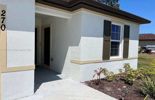 270 SW Tulip Blvd photos photos
