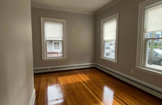 Huge 4 Bed 2 Bath in Brighton! Gallery 4