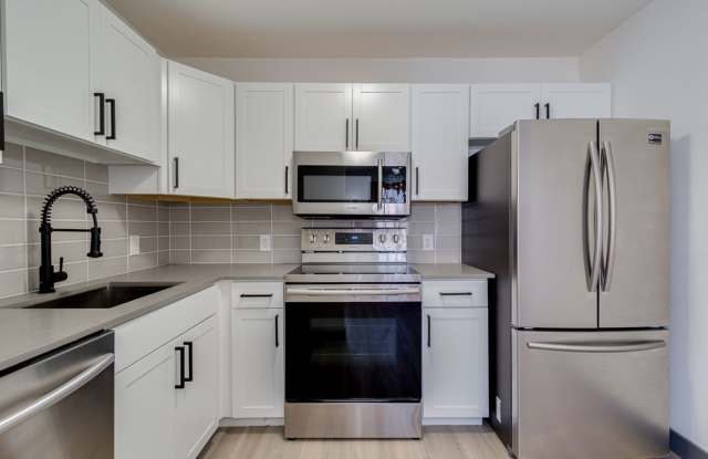 Old Town Scottsdale 2BR Apartment with Washer/Dryer, Pool & Spa – First Month FREE! Gallery 3