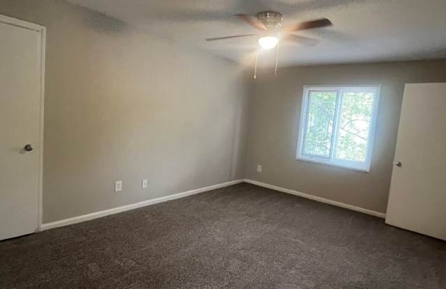 South Charlotte Rental at Sharon Lakes Condominiums Gallery 4