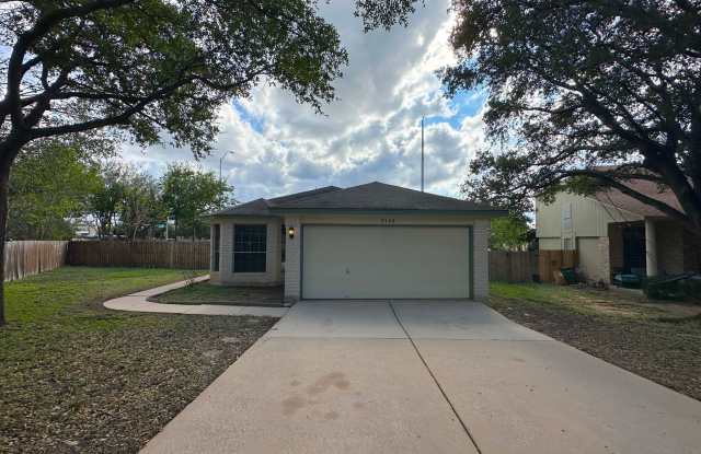 Beautiful single-story 3 bedrooms, 2 baths home for rent in South Austin! Enjoy a lovely deck in the backyard at a Cul-De-Sac! Gallery 1
