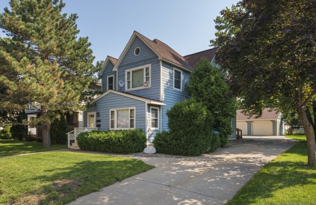 2911 Grand St Ne - 2911 Northeast Grand Street, Minneapolis, MN 55418
