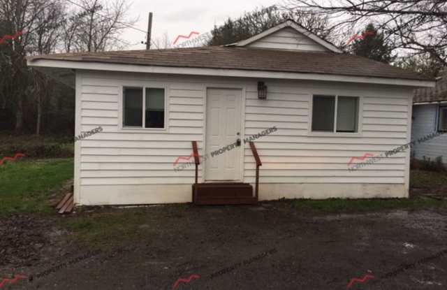 STATUS:AVAILABLE R258A | $1095 photos photos