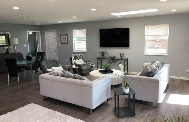 Fully Furnished Short-term rental Includes internet, cable, washer, dryer, etc Gallery 4