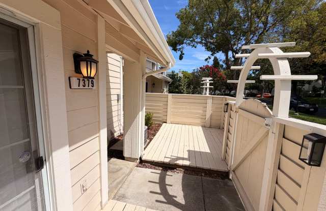 $1000 OFF THE FIRST MONTHS RENT! STUNNING TWO FLOOR 3BD/2.5BA TOWNHOME IN PLEASANTON CA!!!! Gallery 4