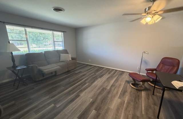 802 Lake Dr Gallery 2