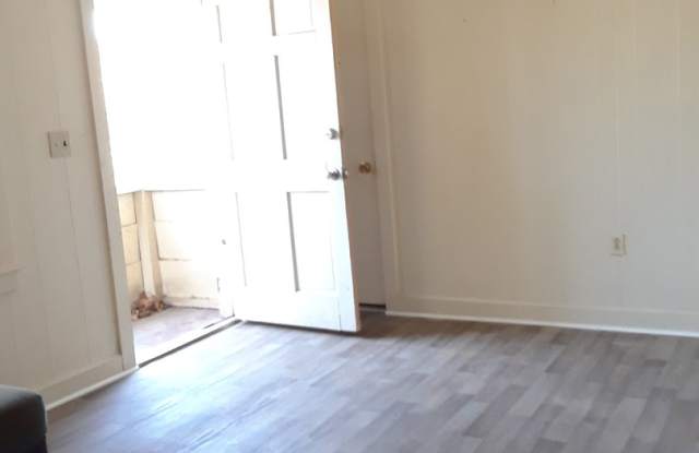 210 Barton Dr Gallery 3