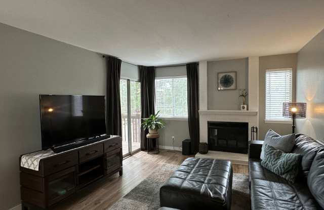 Spacious 2 Bed 2.5 Bath in the heart of Indian Creek Gallery 4