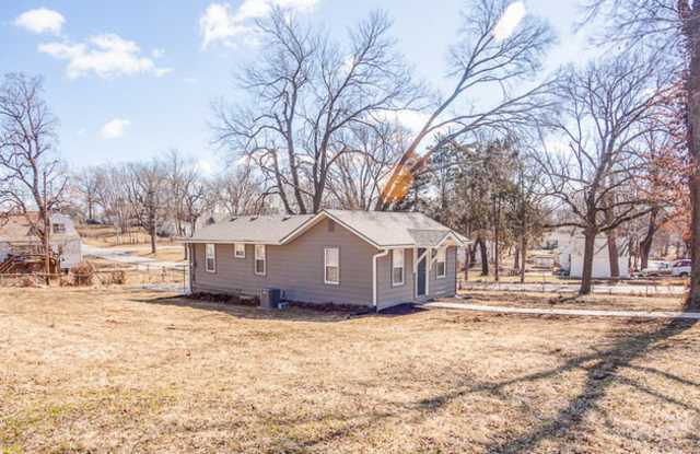 5003 Lister Avenue - 5003 Lister Avenue, Kansas City, MO 64130