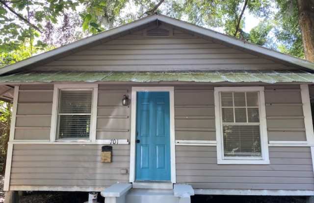 Beautiful 3 Bedroom/1 Bathroom House Available Now - 701 Northwest 4th Avenue, Gainesville, FL 32601