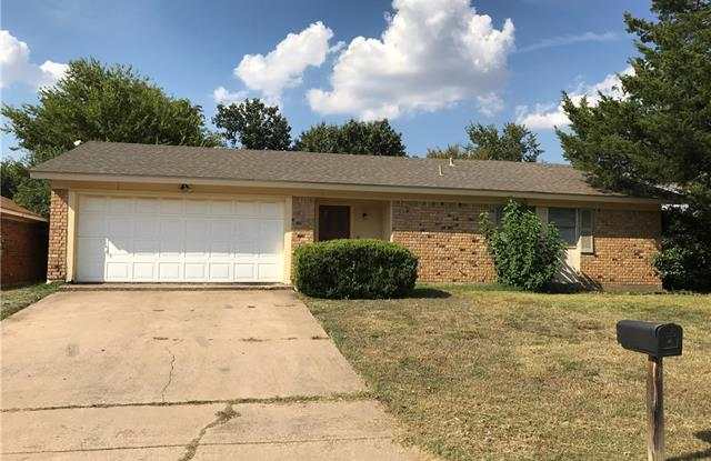 7529 Lisa Court - 7529 Lisa Court, Fort Worth, TX 76112