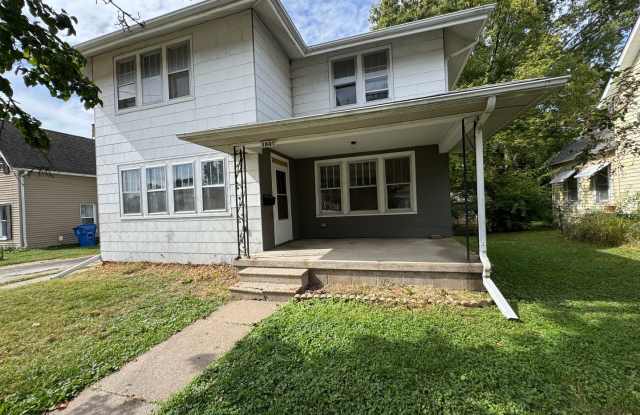 4 bedroom 1.5 bath Home in Moline - 1037 29th Street, Moline, IL 61265