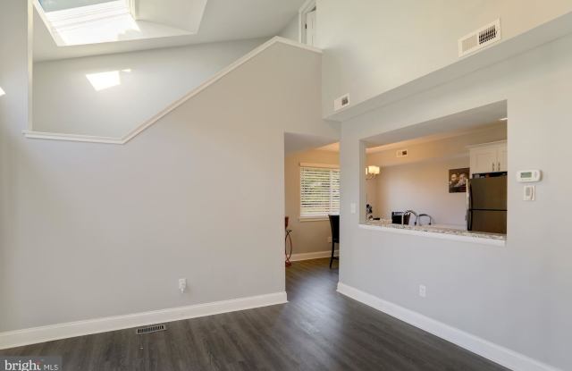 410 GREGORYS WAY Gallery 4