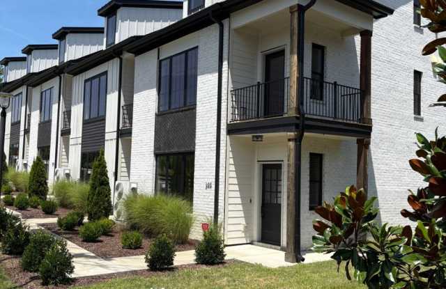 Gorgeous Brick 3 bed/3.5 bath Rental Available! Gallery 1
