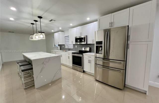 10356 SW 11th Ter photos photos