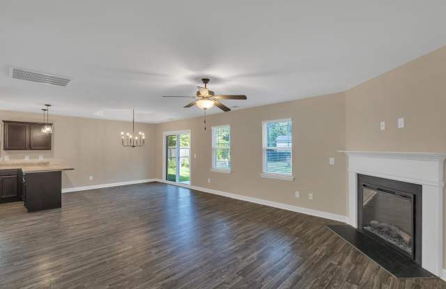 Ranch Style Holly Ridge Home with Fenced Yard Available! Gallery 4
