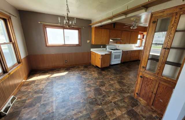 3 Bed 1 Bath Single Family Home in Rothschild Gallery 4