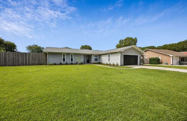 3/2 with fenced in yard! Gallery 4