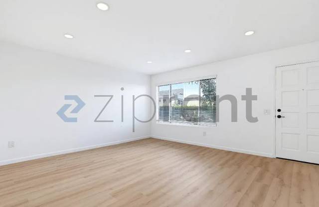 7692 Stalmer St Gallery 2