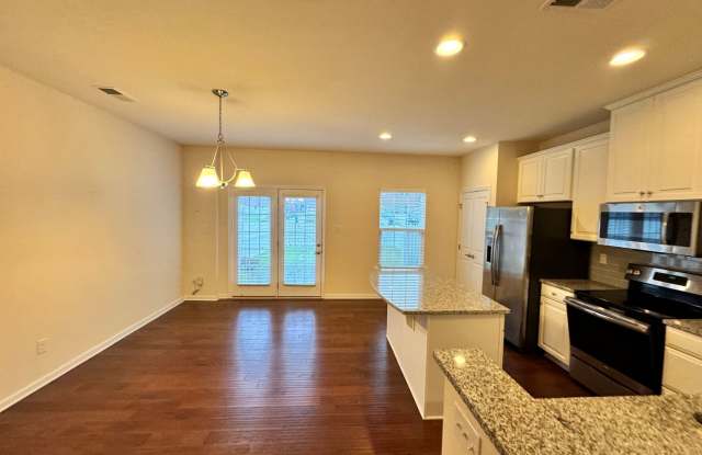 Excellent School District ! LOCATION ! Gallery 4