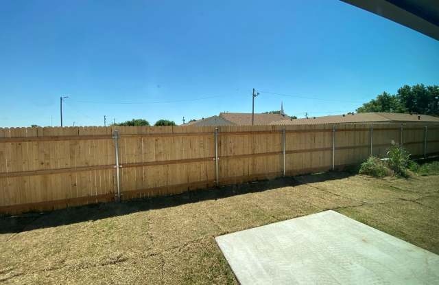 Beautiful 3 bedroom duplex is located between Rockwell and MacArthur off NW 50th Street. Take Mueller Ave. north and Oakwood is the 1st right. Gallery 4