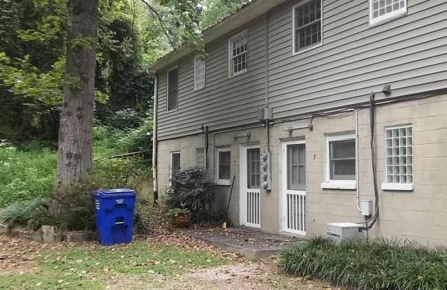 2 bedroom 1 bath near UNC - 1006 South Columbia Street, Chapel Hill, NC 27516