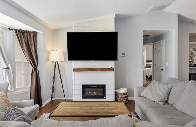 1803 Poplar Street Gallery 4