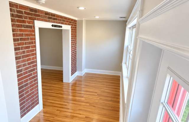 Modern 2BR/2.5BA Home with Spacious Backyard in Lily Ponds Gallery 3