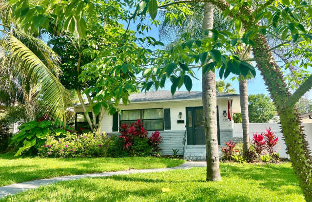 FULLY FURNISHED UTILITIES INCLUDED 2/2 OLD NE BUNGALOW - lease term through December 2026 Gallery 3