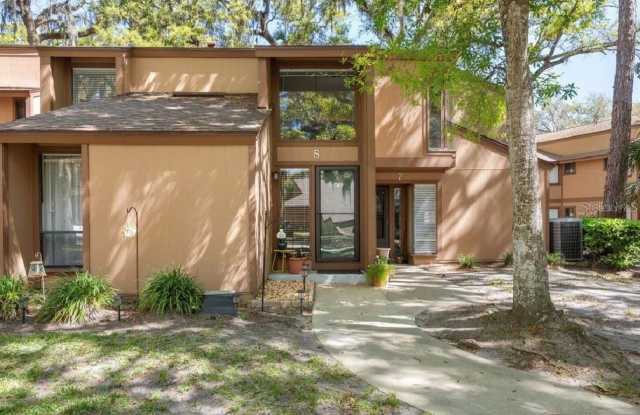 8 FAIRWAYS Circle photos photos
