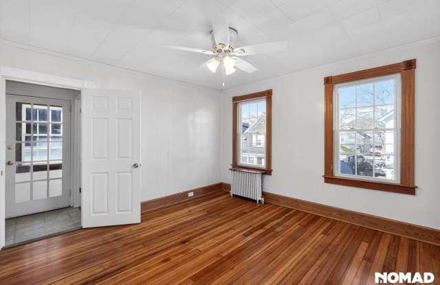 Charming 2BR apartment in Newport photos photos