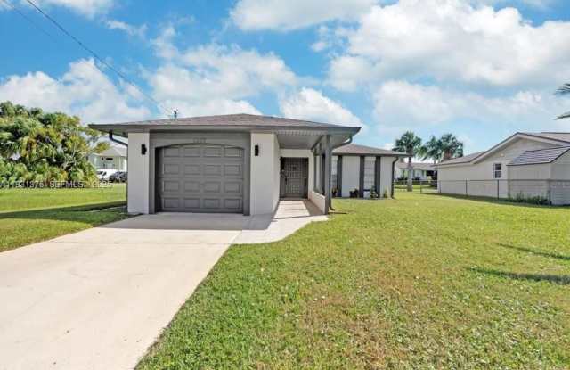 7332 Mako Dr - 7332 Mako Drive, Pasco County, FL 34667