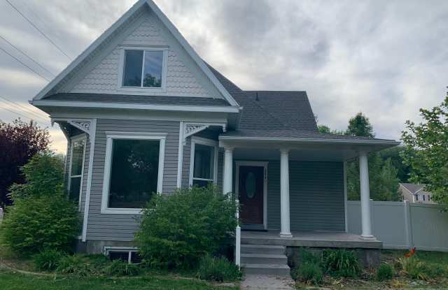 304 South 400 West - 2 photos photos