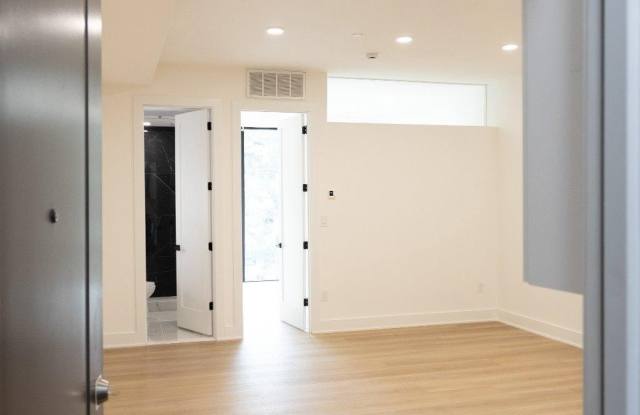 1440 NW HARVARD Street NW Gallery 3