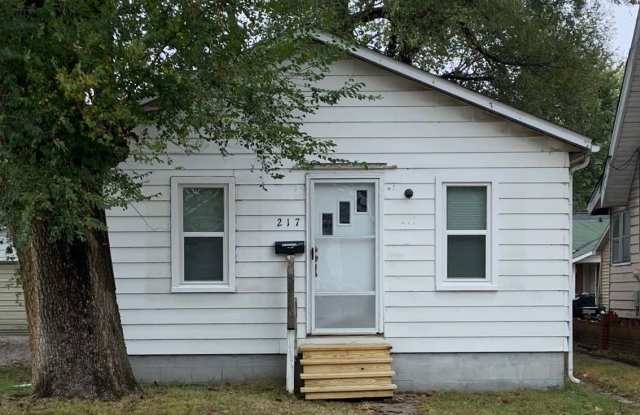 217 S Central - 217 South Central Avenue, Roxana, IL 62084