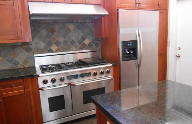 Stunning 3-Bed/2-Bath Entertainer's Dream Home near Mile Square Park! photos photos