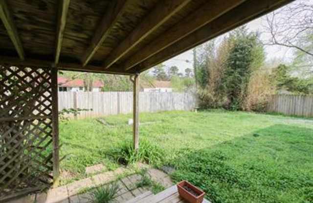 Come check out this spacious home in South Fayetteville! photos photos