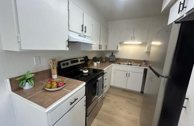 6342 N 47th AVE photos photos